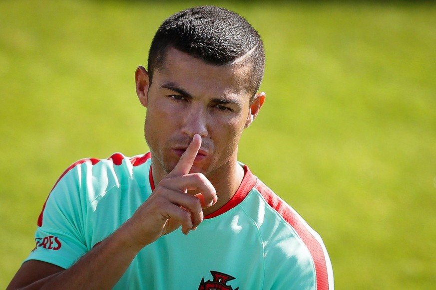 epa06027502 Portuguese national soccer team striker Cristiano Ronaldo gestures during his team&#039;s training session in Oeiras, near Lisbon, Portugal, 14 June 2017. Portugal will take part in the FI ...
