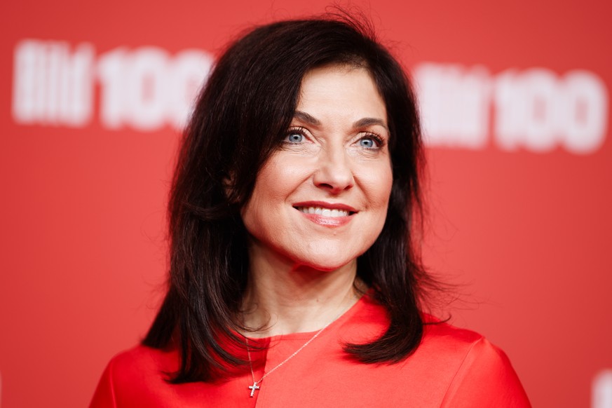 epa13223454 German Economy Minister Katherina Reiche arrives on the red carpet at the BILD100 in Berlin, Germany, 08 September 2026. The annual event hosted by German newspaper BILD brings together pr ...
