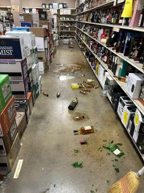 Zerbrochene Schnapsflaschen.