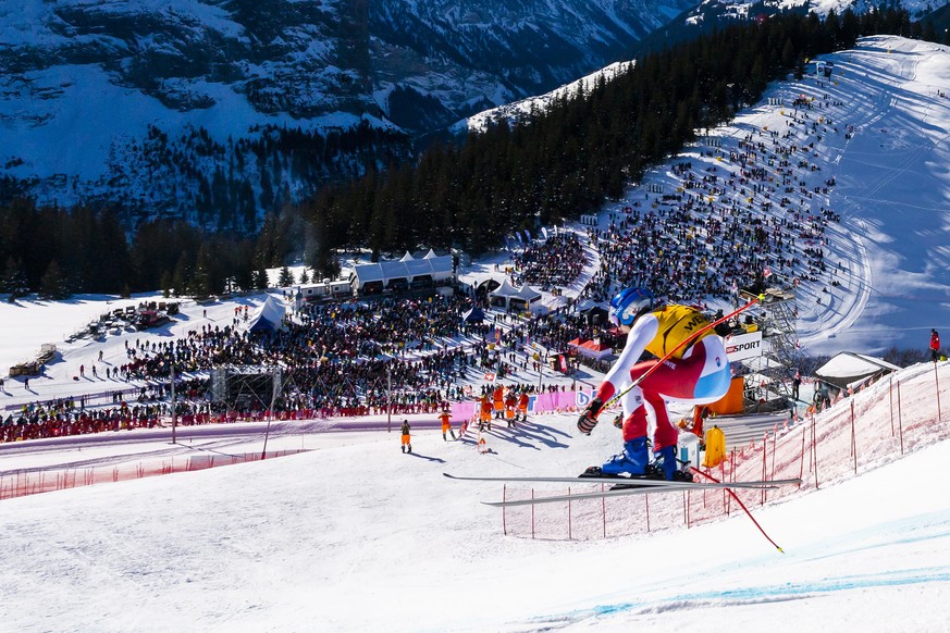 epa09685234 Marco Odermatt of Switzerland is on his way to take the second place in the men&#039;s Downhill race of the FIS Alpine Skiing World Cup on the Lauberhorn in Wengen, Switzerland, 14 January ...