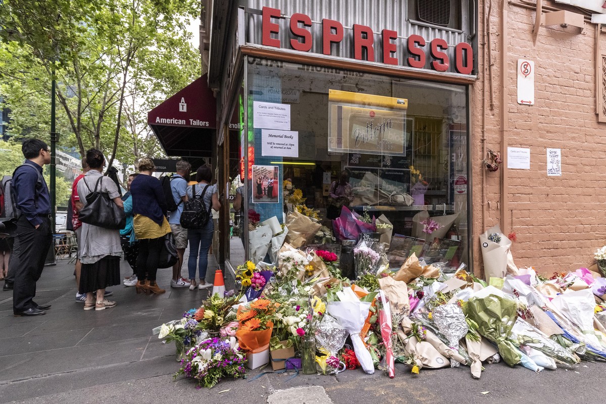 epaselect epa07161629 Customers line up to but coffee outside Pellegrini's Espresso Bar as it re-opens to the public in Melbourne, Australia, 13 November 2018. The cafe was co-owned by Sisto Mala ...