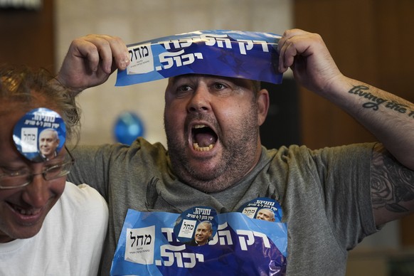Supporters of Benjamin Netanyahu, former Israeli Prime Minister and the head of Likud party celebrates the first exit poll results for Israel&#039;s election, at the Likud party headquarters in Jerusa ...