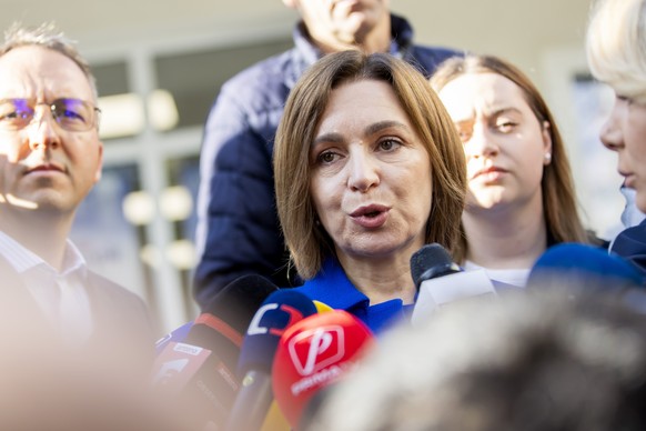 epa12411993 Moldova&#039;s President Maia Sandu (C) speaks to the media after casting her ballot at a polling station, in Chisinau, Moldova, 28 September 2025. Moldova holds parliamentary elections on ...