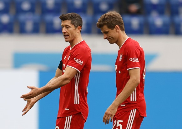 epa08701889 Bayern Munich players Robert Lewandowski (L) and Thomas Mueller (R) react after losing the German Bundesliga soccer match between TSG 1899 Hoffenheim and FC Bayern Munich in Sinsheim, Germ ...