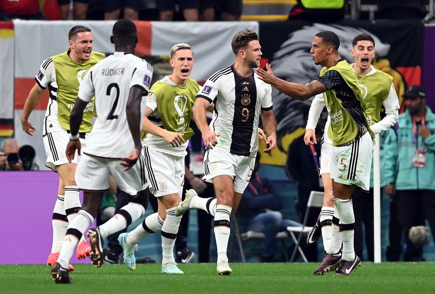 epa10333404 Niclas Fuellkrug of Germany (C) celebrates with teamates after scoring the 1-1 during the FIFA World Cup 2022 group E soccer match between Spain and Germany at Al Bayt Stadium in Al Khor,  ...