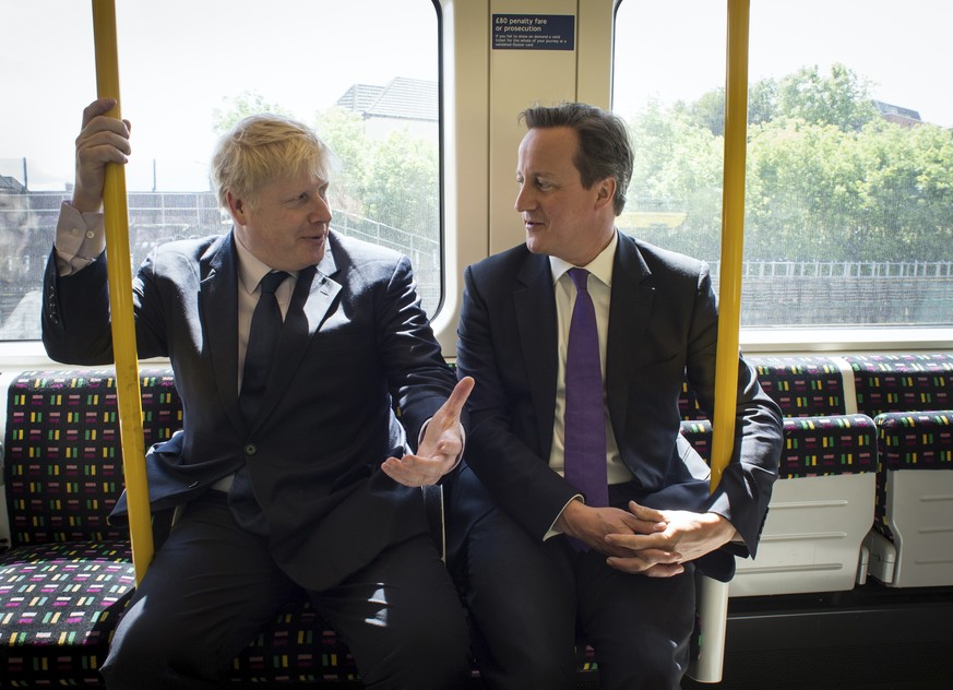 Boris Johnson (l.) und David Cameron streiten über den Brexit.