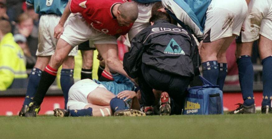 21.04.2001: Die späte Rache des Roy Keane – «Schitzo» begeht das böswilligste Foul der Fussball-Geschichte