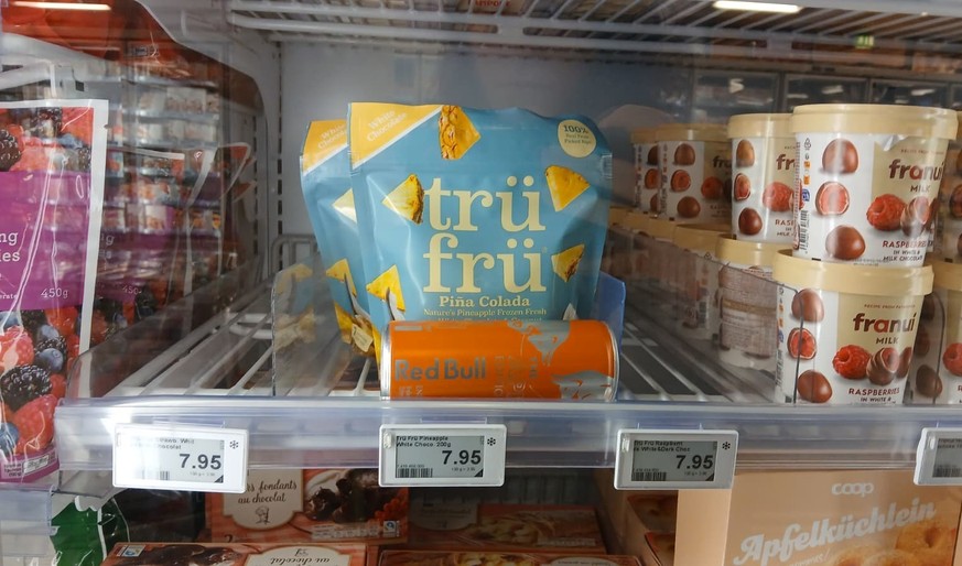 Erfundene Geschichten, aber echte Bilder: So landen Waren im Supermarkt am völlig falschen Ort.