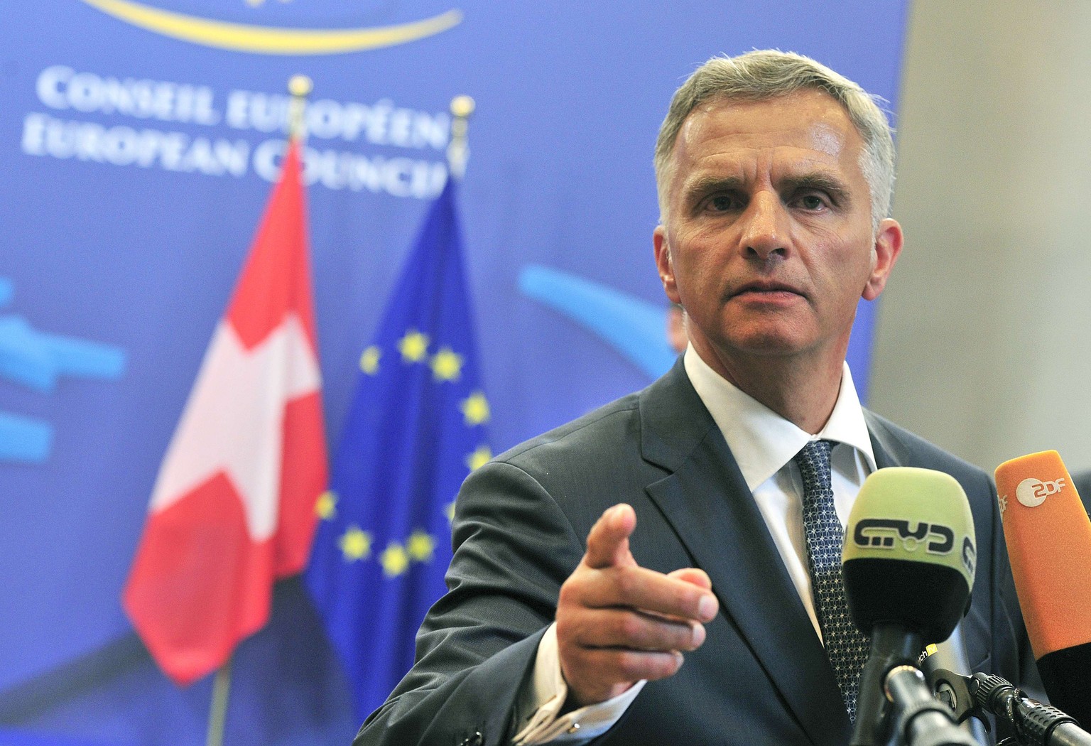 Didier Burkhalter in Brüssel vor der Presse.