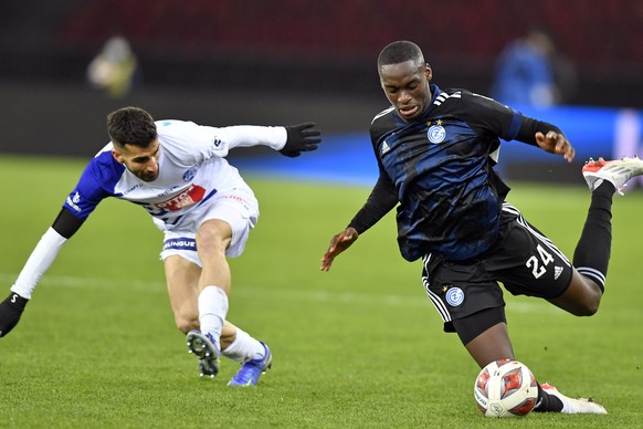 Der Grasshopper Toti Gomes, rechts, gegen den Luzerner Varol Tasar, links, beim Fussball Meisterschaftsspiel der Super League Grasshopper Club Zuerich gegen den FC Luzern in Zuerich am Sonntag, 12. De ...