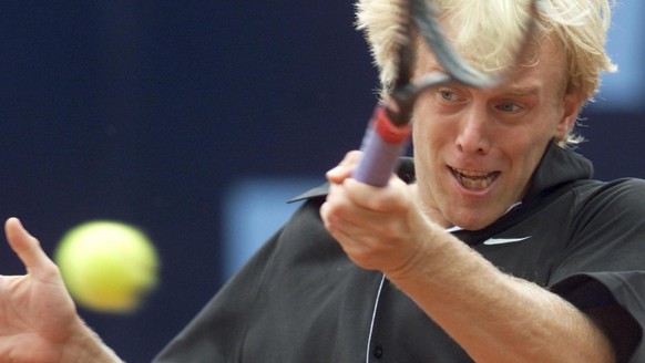 Austria&#039;s Stefan Koubek returns a ball during the game against Spanish Albert Costa at the UBS Open in Gstaad, Switzerland, Wednesday 12 July 2000. (KEYSTONE/Michele Limina) === ELECTRONIC IMAGE  ...