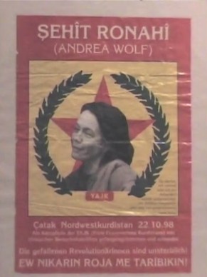 Das Heldenplakat der toten Andrea Wolf.