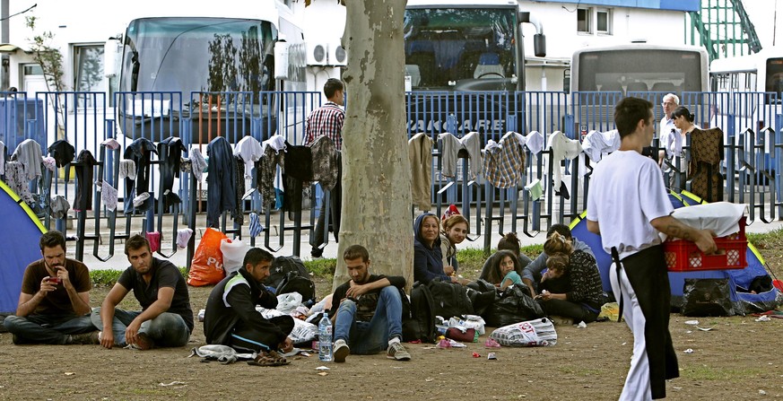 Pause auf dem Weg in ein ungewisses neues Leben: Flüchtlinge in Belgrad.