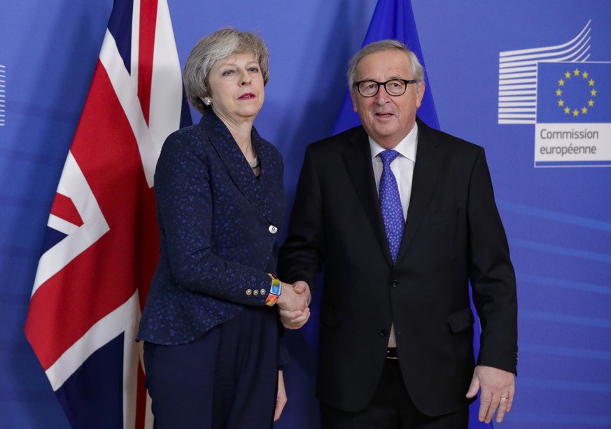 epa07349632 British Prime Minister Theresa May (L) is welcomed by European commission President Jean-Claude Juncker (R) ahead to a meeting on Brexit in Brussels, Belgium, 07 February 2019. May is in B ...