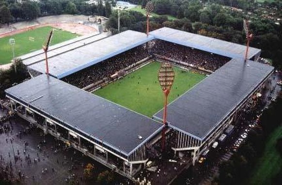 Zwei Sitzplatz- und zwei Stehplatz-Tribünen, mehr war nicht bei der Eröffnung 1974.