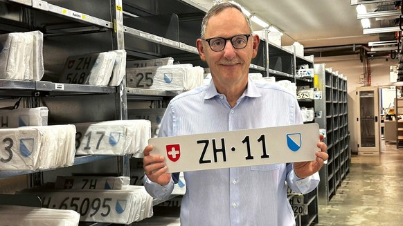 Mario Fehr mit Autonummer ZH 11.