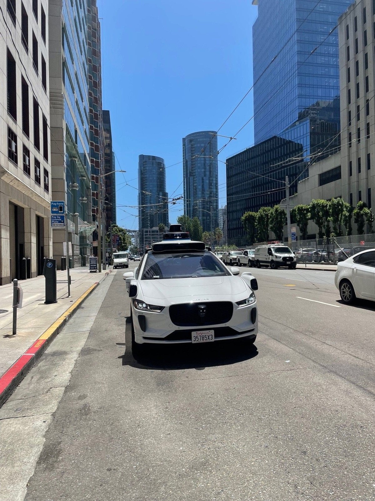 In den Strassen von San Francisco sind die Waymo-Taxis keine Seltenheit mehr. Eine Kuriosität bleibt man als Passagier darin dennoch - die Blicke verdutzter Passanten sind garantiert.