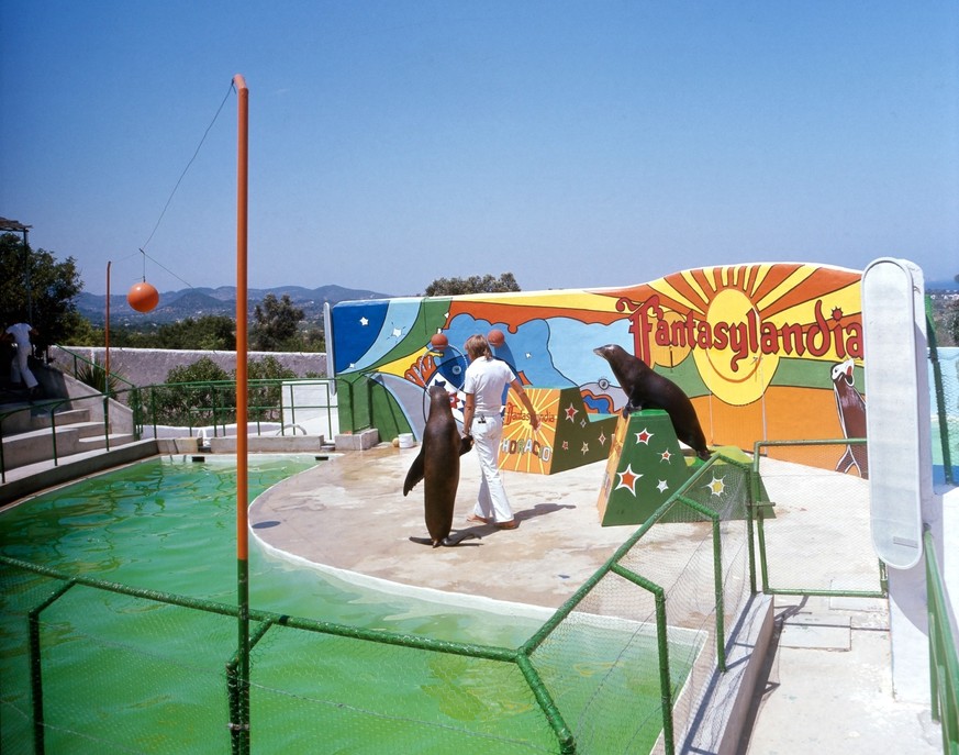 "Walter Rudolph – Ibiza 1976"

https://agonyecstasygallery.com/products/walter-rudolph-ibiza-1976