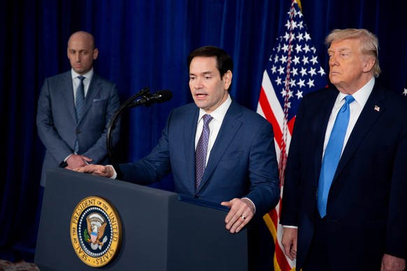epa12624862 US Secretary of State Marco Rubio (C) speaks during a news conference at the Mar-a-Lago Club in Palm Beach, Florida, USA, 03 January 2026. Venezuelan President Nicolas Maduro has been char ...