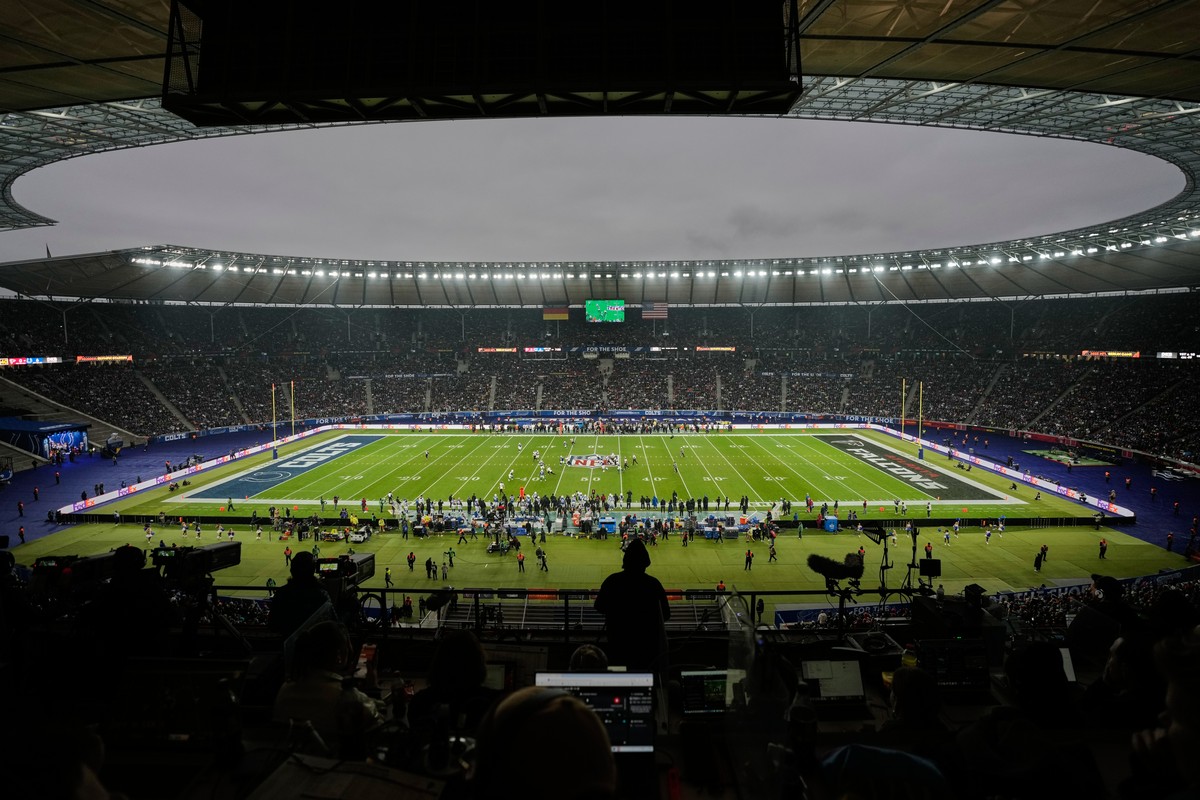 The Atlanta Falcons plays against Indianapolis Colts during a NFL Football game at the Olympic Stadium in Berlin, Germany, Sunday, Nov. 9, 2025. (AP Photo/Markus Schreiber)
Falcons Colts Football