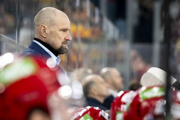 Biels Head Coach Petri Matikainen reagiert beim Eishockey Meisterschaftsspiel der National League zwischen dem EHC Biel und EHC Kloten, am Freitag, 16. Februar 2024, in der Tissot Arena in Biel. (KEYS ...