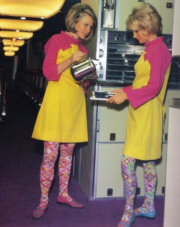 braniff stewardess flight attendant flugbegleiterin retro vintage https://www.pinterest.com/pin/6051780724851557/