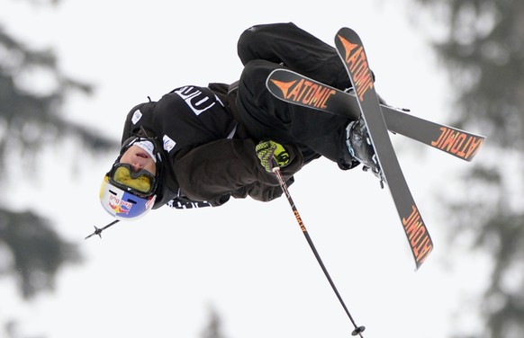 Elias Ambuehl from Switzerland jumps during the Gstaad World Cup Men&#039;s Freestyle Skiing slopestyle World Cup Finals, Saturday, 18 January, 2014, in Gstaad in Switzerland. (KEYSTONE/Urs Flueeler)