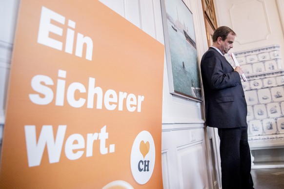 Gerhard Pfister, Praesident CVP, hoert einer Rede zu waehrend dem Dreikoenigsgespraech der CVP Schweiz am Freitag, den 5. Januar 2018 in Bern. (KEYSTONE/Christian Merz)