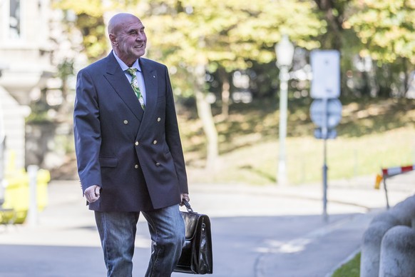 Valentin Landmann, the lawyer of Hassan Kiko on the way to the court in Zurich, Friday, October 13, 2017. The case of Hassan Kiko, who has escaped from the prison with supposable help of the prison gu ...