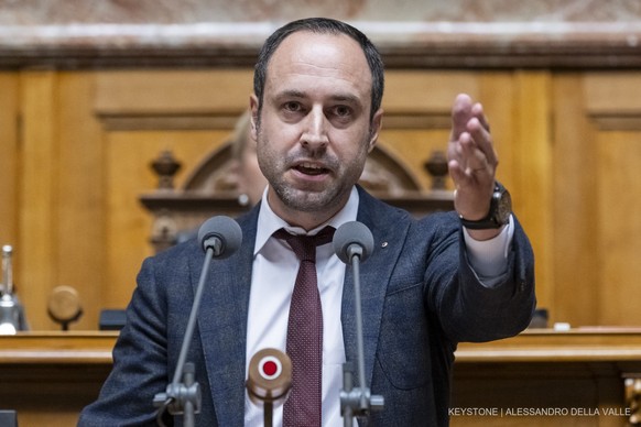 Christian Wasserfallen, FDP-BE, beantwortet eine Frage in der Debatte um die Volksinitiative "Jederzeit Strom fuer alle", welche das Verbot des Baus von Kernkraftwerken aufheben will, an der ...