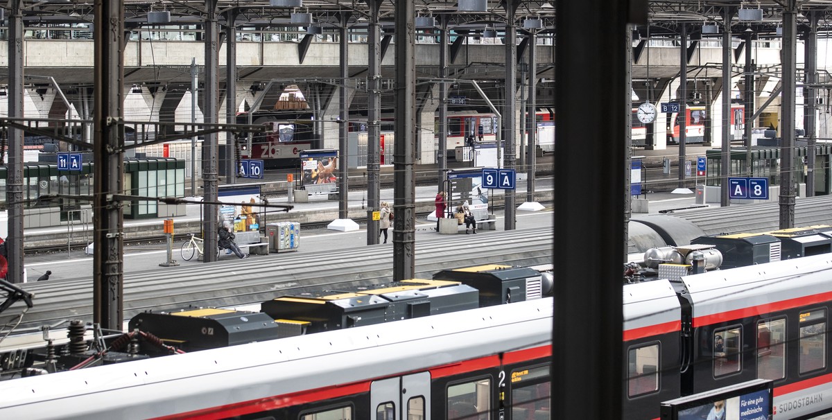 Blick in den Bahnhof Luzern, aufgenommen am Montag, 18. Januar 2021. Aufgrund der anhaltenden Krise um die Pandemie des Coronavirus, wurden ab Montag die Massnahmen zur Eindaemmung der Verbreitung des ...