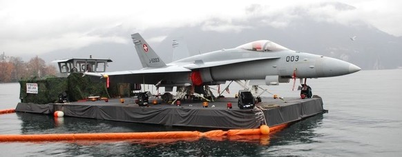 Russischer Flugzeugträger Admiral Kusnezow – rauchende Lachnummer der Weltmeere
Zur Abwechslung könnte man auch mal einen Artikel zum einzigen Schweizer Flugzeugträger machen, wär vermutlich (noch) in ...