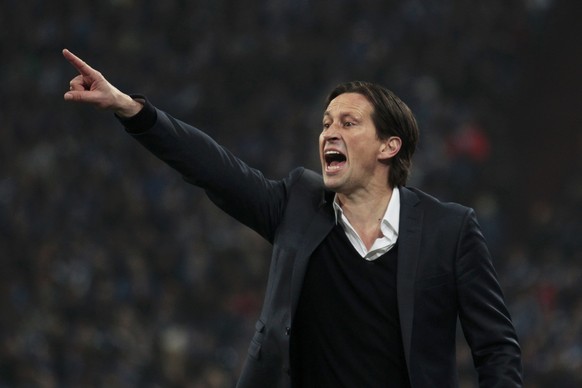 Bayer Leverkusen&#039;s coach Roger Schmidt reacts during their Bundesliga first division soccer match against FC Schalke 04 in Gelsenkirchen March 21, 2015. REUTERS/Ina Fassbender DFL RULES TO LIMIT  ...