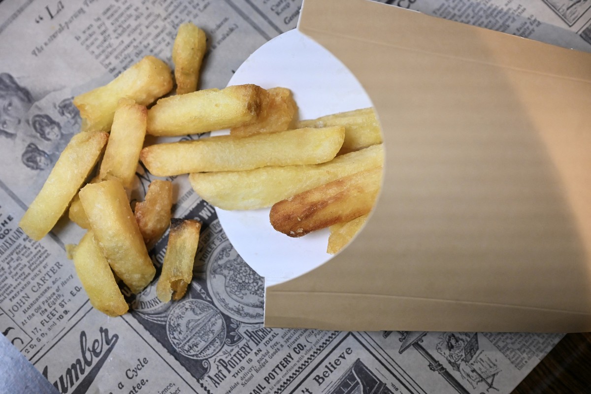 This photograph taken during the shooting of an episode of the TV show "La meilleure friterie" ("The best fry shop") shows Belgian fries in a speciality restaurant in Brussels on S ...