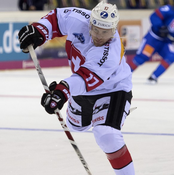 Switzerland&#039;s Richard Tanner during the warm up prior to the Ice Hockey Deutschland Cup match between Slovakia and Switzerland at the Koenig Palast stadium in Krefeld, Germany, on Thursday, Novem ...