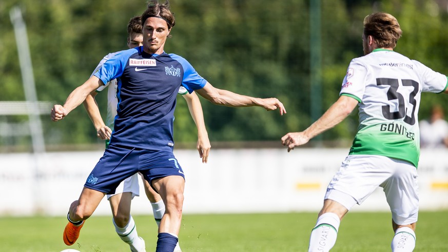 Zuerichs Hekuran Kryeziu, links, gegen St. Gallens Silvan Goenitzer waehrend dem Testspiel zwischen dem FC Zuerich und dem FC St. Gallen am Samstag, den 30. Juni 2018 auf dem Sportplatz Schuetzenwiese ...