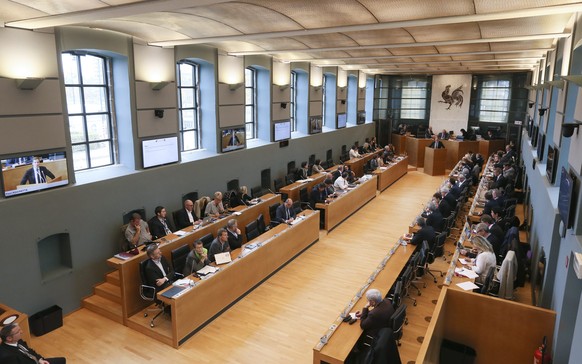 epa05606761 Paul Magnette (C, back), Minister-President of the French-speaking region of Wallonia gives a speech on the latest developments on CETA during a plennary session of the Wallon region parli ...