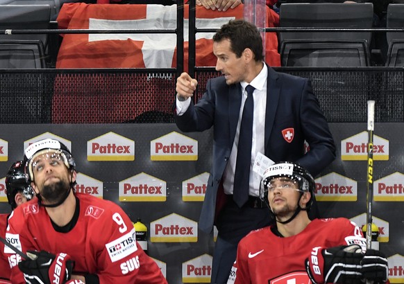 Patrick Fischer, head coach of Switzerland national ice hockey team, right, reacts during their Ice Hockey World Championship group B preliminary round match between Switzerland and Slovenia in Paris, ...