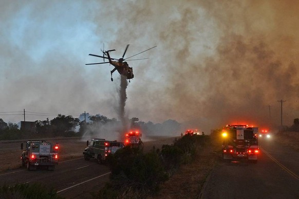 Auch Helikopter sind am Start.