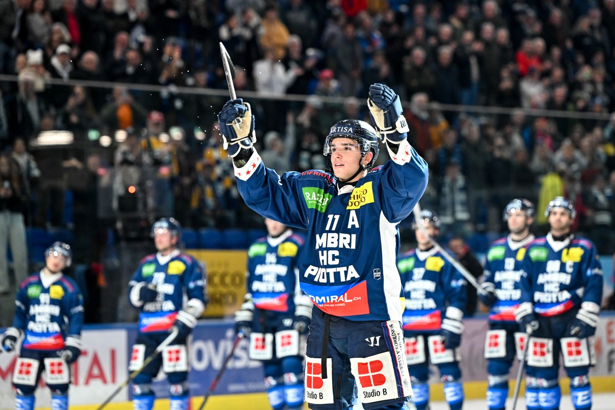 Nathan Borradori (HCAP) celebrates the victory, during the regular season National League game between HC Ambri Piotta and HC Ajoie at the ice stadium Gottardo Arena, Switzerland, October 24, 2026. (K ...