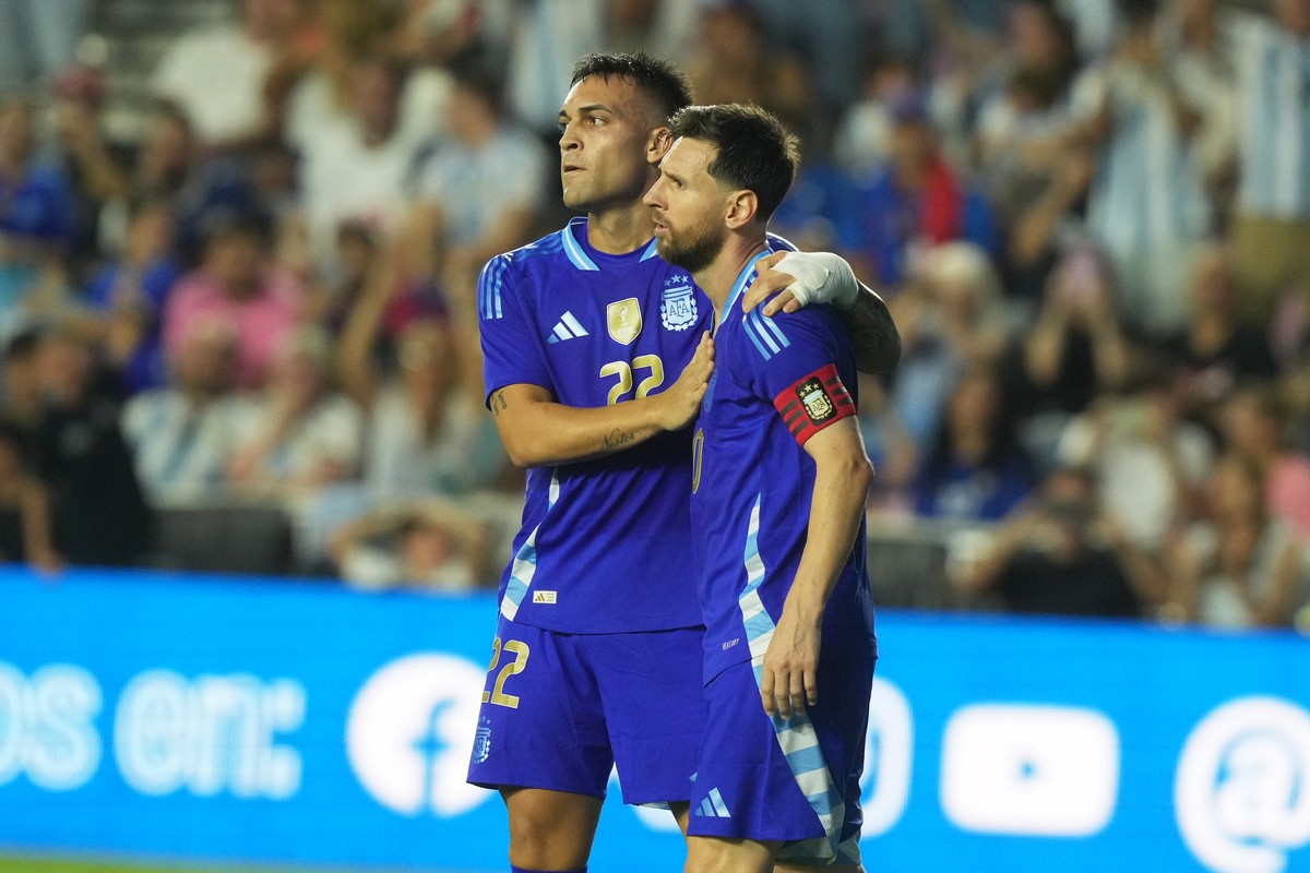 Argentina's Lautaro Martinez (22) celebrates his goal with Lionel Messi (10) during the second half of a friendly soccer match against Puerto Rico, Tuesday, Oct. 14, 2025, in Fort Lauderdale, Fla ...