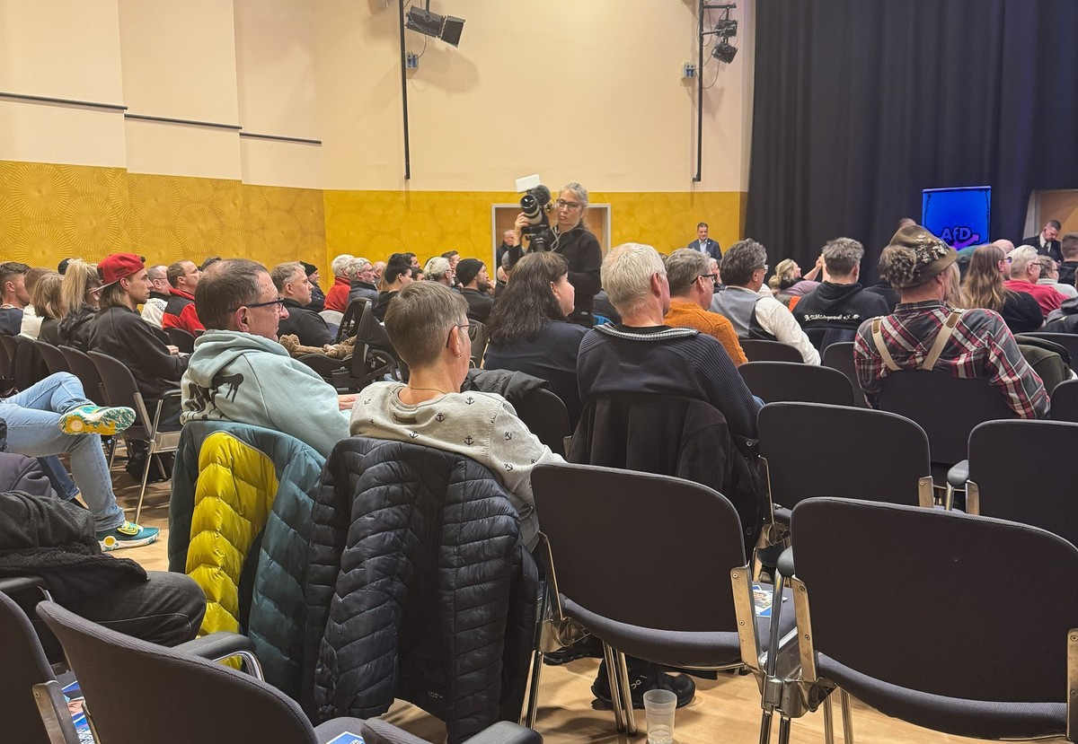 Wahlkampfveranstaltung für die Bundestagswahl am 23. Februar 2025 von der AfD Thüringen in Suhl am 11. Februar 2025, bei der Björn Höcke auftrat.