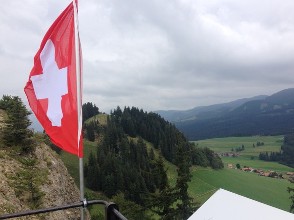 In der 51. Etappe verlasse ich den Kanton Bern. Auf dem Guggishorn gibt&#039;s den letzten Blick zurück.