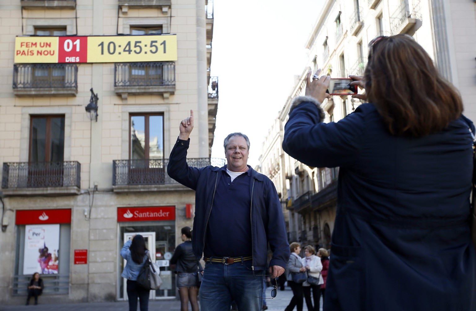 Posieren vor einem 9N-Countdown in Barcelona (07.11.2014).
