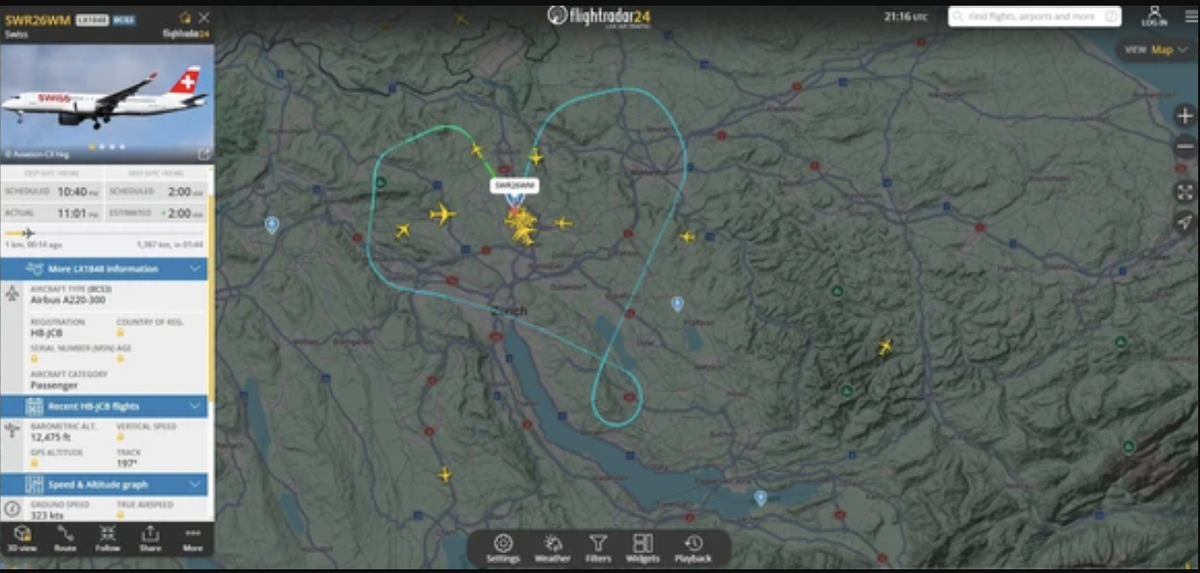 Un avion Swiss trace un coeur dans le ciel pour l'équipe suisse de hockey