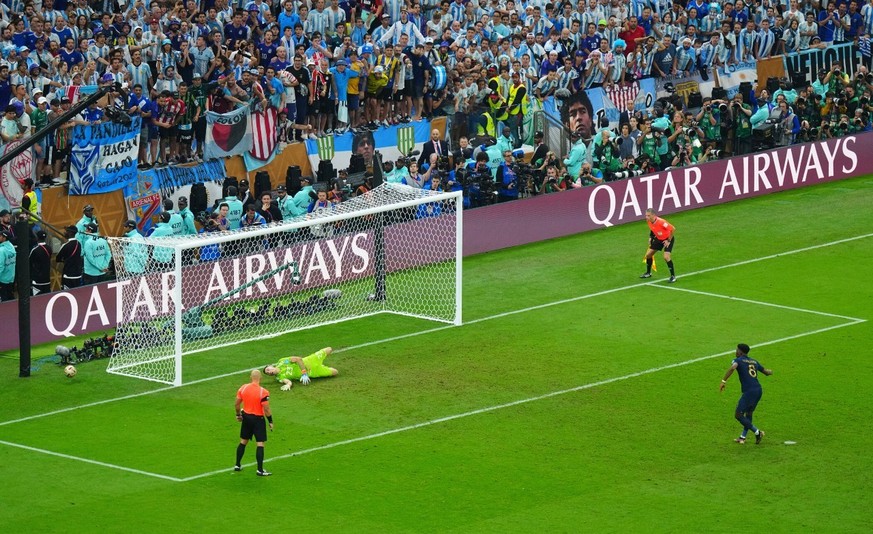 IMAGO / Shutterstock

Mandatory Credit: Photo by Javier Garcia/Shutterstock (13670815hb) Aurelien Tchouameni of France misses in the penalty shoot-out Argentina v France, FIFA World Cup, WM, Weltmeist ...