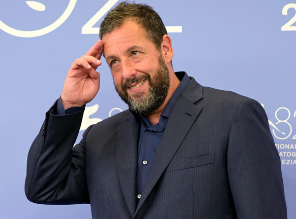 Es hat wohl niemand auf Adam Sandler als Pfarrer gesetzt.