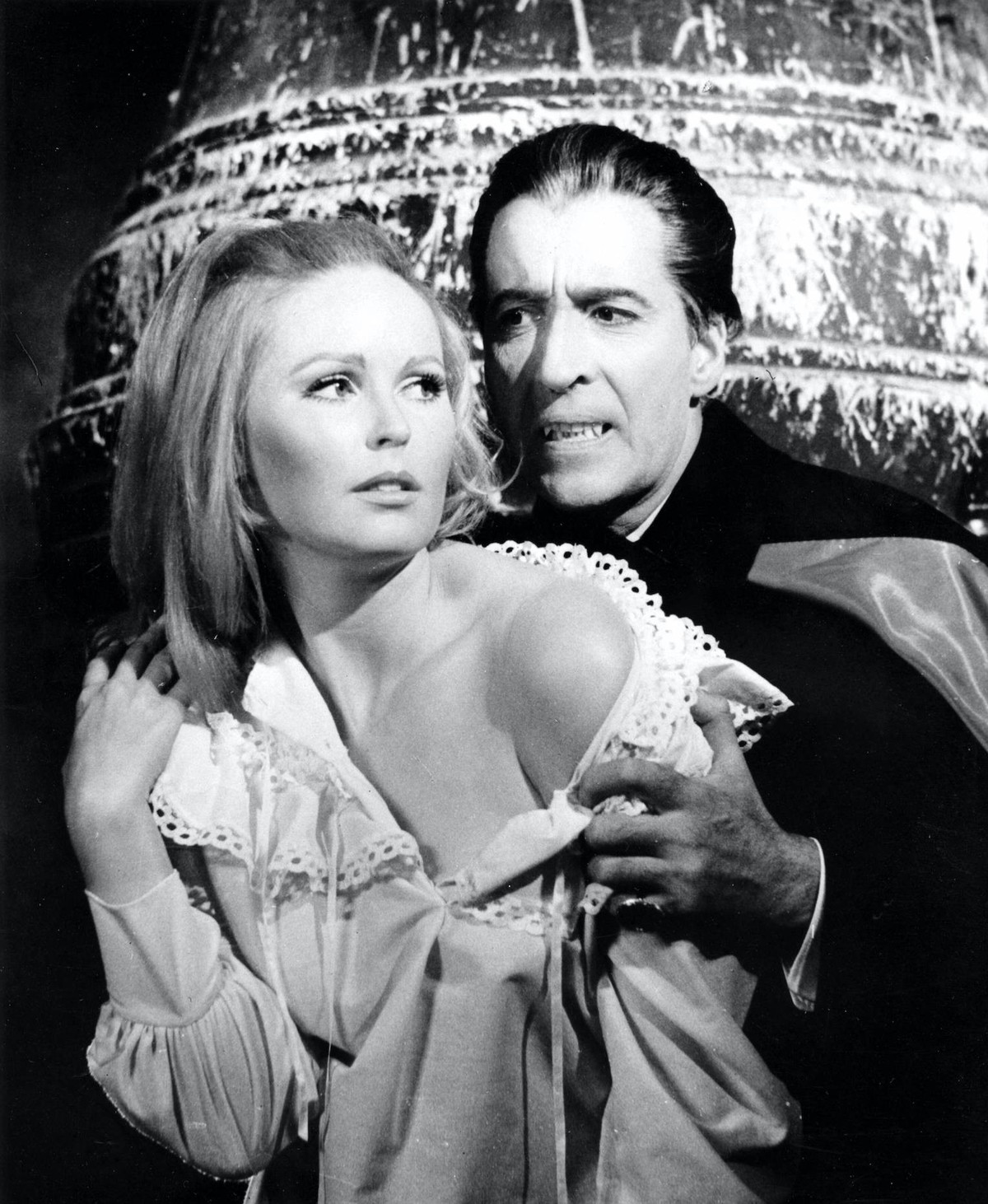 DRACULA HAS RISEN FROM THE GRAVE BR 1968 DRACULA HAS RISEN FROM THE GRAVE BR 1968 VERONICA CARLSON, CHRISTOPHER LEE Date: 1968. Strictly editorial use only in conjunction with the promotion of the fil ...
