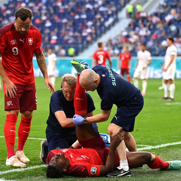 epa09318247 Breel Embolo of Switzerland receives medical treatment during the UEFA EURO 2020 quarter final match between Switzerland and Spain in St.Petersburg, Russia, 02 July 2021. EPA/Kirill Kudrya ...