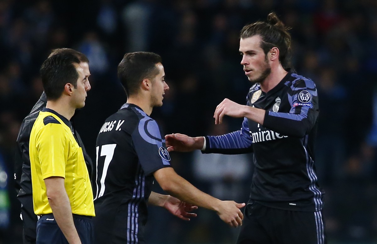 Football Soccer - Napoli v Real Madrid - UEFA Champions League Round of 16 Second Leg - Stadio San Paolo, Naples, Italy - 7/3/17 Real Madrid's Lucas Vazquez comes on as a substitute to replace Ga ...